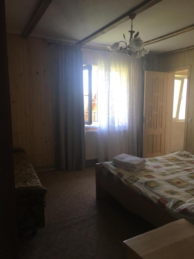 Guest House Zatishniy Dvir ยาเรมชา ภายนอก รูปภาพ
